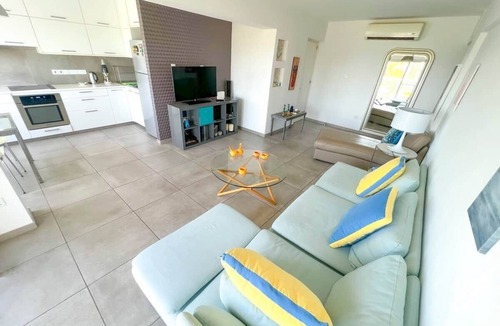 Old Town of Limassol Apartment | Hawaii Royal Sea View Apartment - 2bed, 2 bathroom