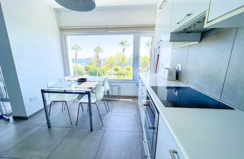 Old Town of Limassol Apartment | Hawaii Royal Sea View Apartment - 2bed, 2 bathroom