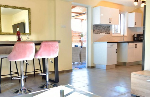 Larnaca Apartment | Heated Jacuzzi & Luxury Garden Retreat Larnaca