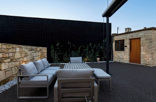 Choulou Cottage | Hestia Cozy 1-bedroom cottage in beautiful Choulou with AC