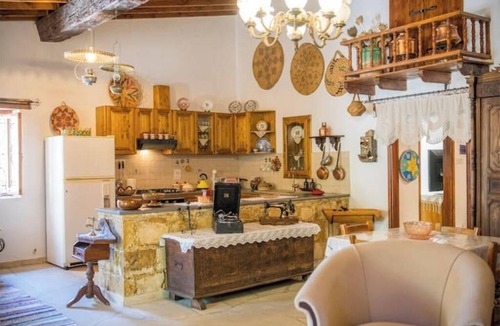 Lofou House | House of the Lofou Vines