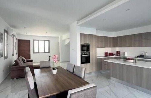 Livadia Apartment | Hubstay - Seaview Villa Oriana in Larnaca