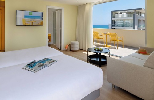 Larnaca City Centre Hotel | ibis Styles Larnaca Finikoudes Beach