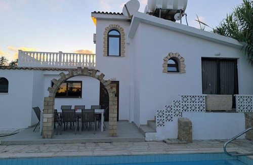 Pegeia House | Iliana Escape -5 Bdr Retreat with Private Pool and A/C, 2 min walk to Coral Bay