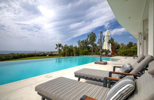 Peyia Town Villa | J&C Villa Seacave with Infinity Pool
