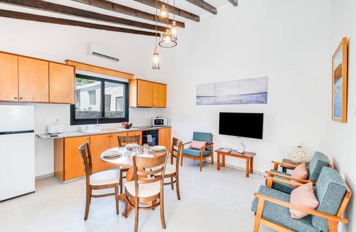Peyia Town Villa | Kamara Boutique Guest Houses - STAVLI by Ezoria Villas