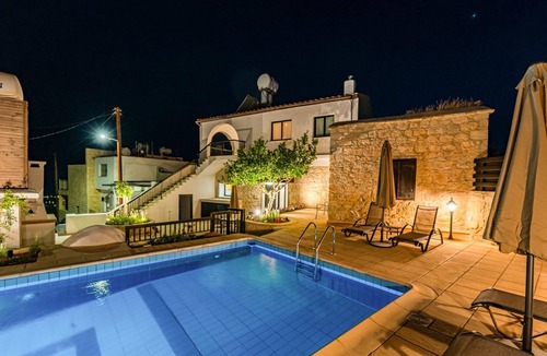 Peyia Town Villa | Kamara Boutique Guest Houses - STAVLI by Ezoria Villas