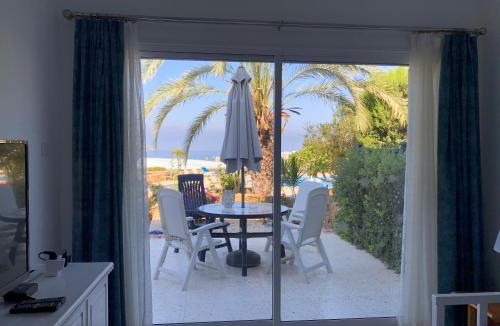 Paphos Apartment | Kings Palace - fabulous pool-side 2 bed apartment