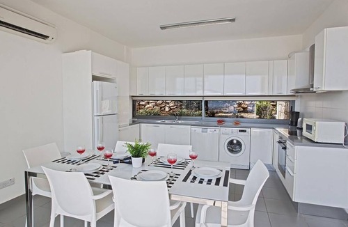 Latchi House | Latchi Ferienvilla EV21 by Interhome
