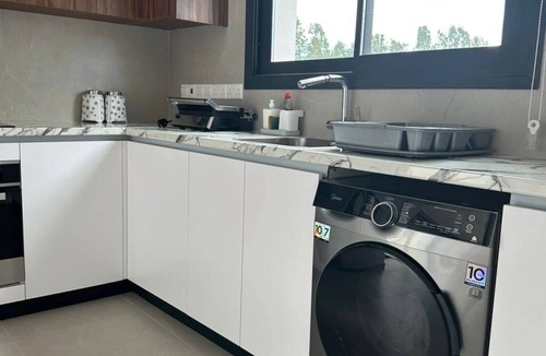 Anarvagos House | Lemonia Modern Maisonette | Fresh 3-BR Family
