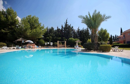 Paphos Apartment | Limnaria: 3BR Apt | Pool | Walk 2 Beach | Sleeps 6
