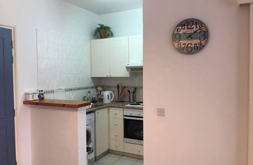 Paphos Apartment | Limnaria: Modern 1 Bed, Pool Views, 5min To Beach