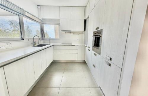Potamos tis Germasogeias Apartment | Luxury Beach Front Flat Kyma 3