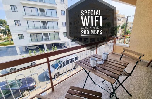 Larnaca House | Luxury City Rooms - Smart TV with Netflix