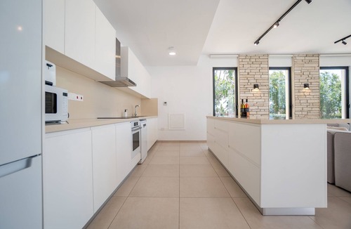Pegeia Villa | Luxury Oasis Villa - Four Bedroom Villa, Sleeps 8