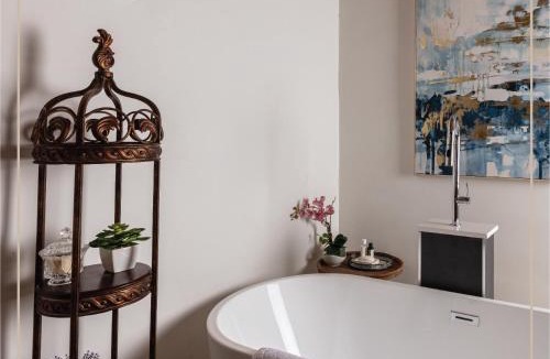 Mesana House | Melissothea Stone Suites
