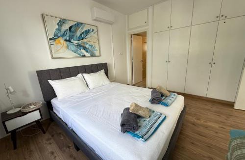 Chlorakas Apartment | Modern 1 bedroom apartment near the sea