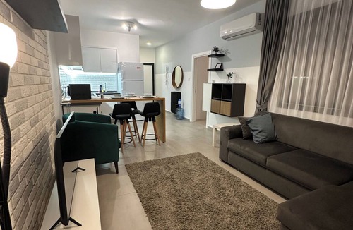 Trikomo Apartment | Modern 1BR Apt, Caesar Resort – Pool & Beach
