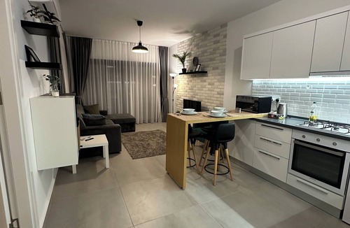 Trikomo Apartment | Modern 1BR Apt, Caesar Resort – Pool & Beach