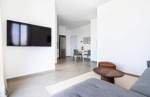 Livadia Apartment | Modern 1BR with Balcony & Free Parking Livadia