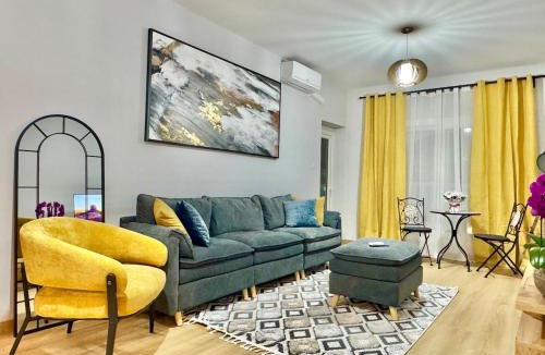 Agios Tychon Apartment | Modern 2BR Steps from the Sea
