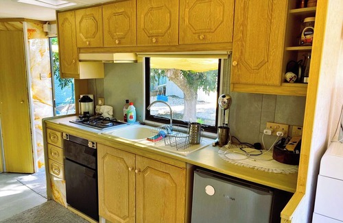 Geroskipou House | Nefeli's Dollhouse Caravan 10 min from Airport 700 meters from Yeroskipou Beach