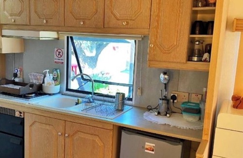 Geroskipou House | Nefeli's Dollhouse Caravan 10 min from Airport 700 meters from Yeroskipou Beach