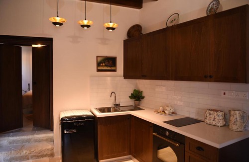 Agios Athanasios Apartment | Old stone House Retreat