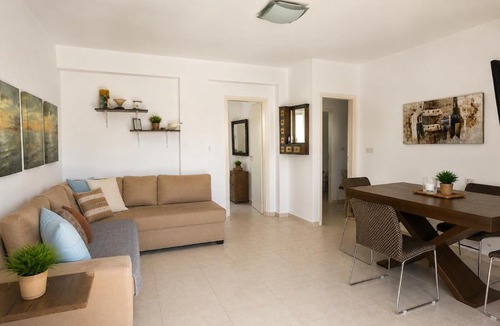 Paphos Apartment | Paphos Eye 360 Roman Hotel, Lighthouse & Sea View