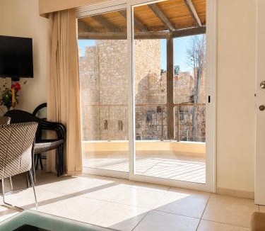 Paphos Apartment | Paphos Eye 360 Roman Hotel, Lighthouse & Sea View