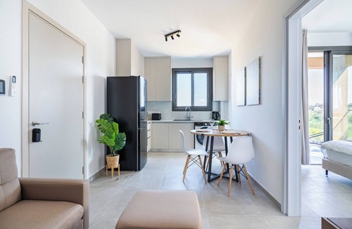 Trachoni Apartment | Park View Retreat Limassol Pool & Free Parking