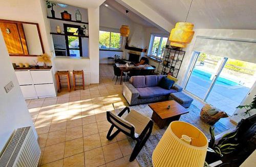 Kallepia Villa | Peaceful Kallepia Villa with Private Pool & Mountain Views