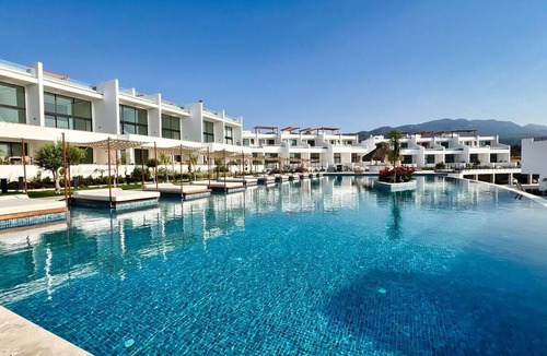 Bahceli Apartment | Penthouse | Rooftop Pool · Sea View · 3BR · Beach & Spa