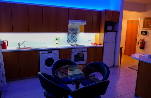 Peyia Town Apartment | Peyia Fontana - Executive spacious 2-bedroom apartment with Hot Tub & sea views
