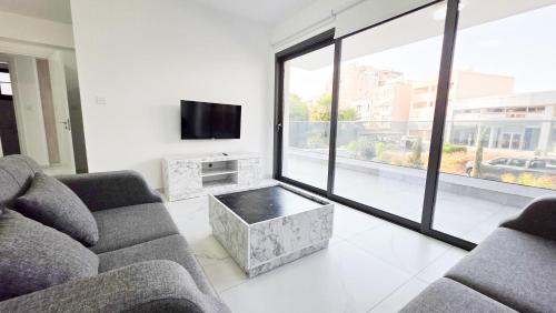 Larnaca City Centre Apartment | Poolside Lux Apartment