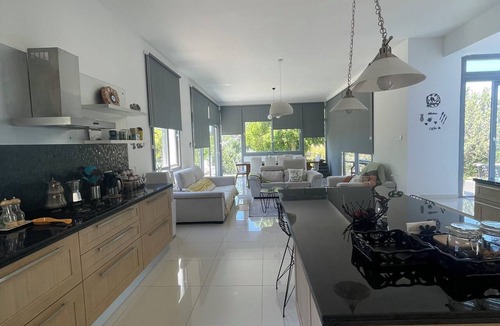 Kyrenia District Villa | Private Villa in Lapta with Pool, Sea & Mountain View