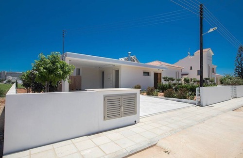 Cape Greko Villa | Protaras Holiday Villa KG81 - a villa that sleeps 6 guests in 3 bedrooms
