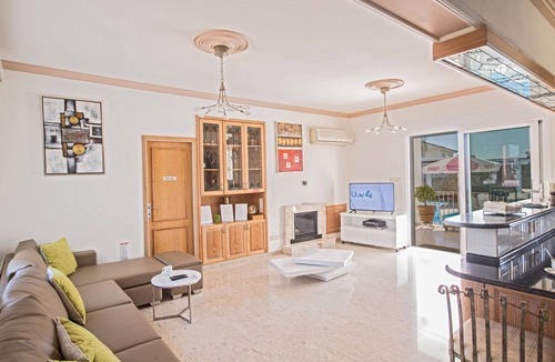 Paralimni Villa | Protaras Papas Family Villa AN75 - a villa that sleeps 10 guests in 5 bedrooms