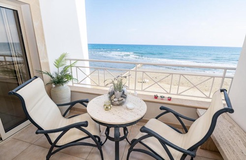 Larnaca Apartment | Quattro Beachfront Sea View Ap 4