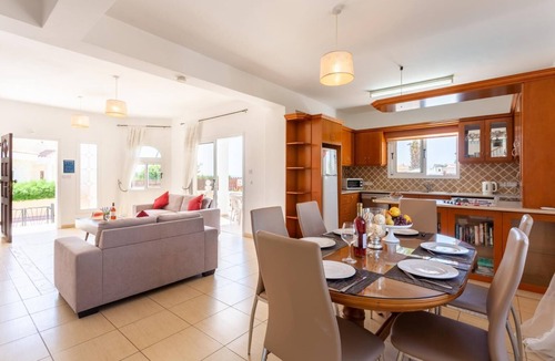 Pegeia Villa | Queens Paradise 1 - Three Bedroom Villa, Sleeps 6