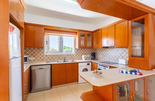 Pegeia Villa | Queens Paradise 1 - Three Bedroom Villa, Sleeps 6