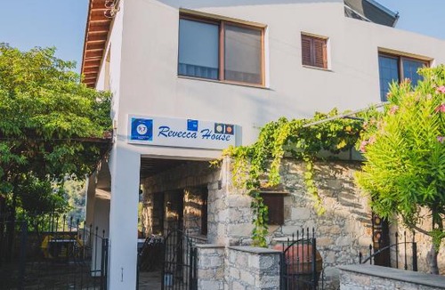 Agios Mamas House | Revecca House