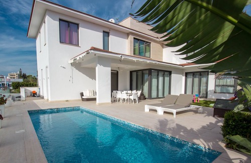 Larnaca Villa | SALT LAKE Deluxe VILLA IN LARNACA, CYPRUS