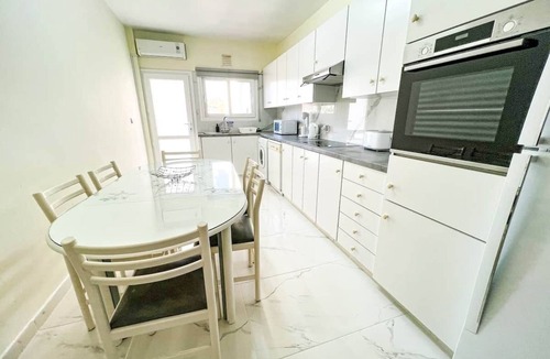 Agios Tychon House | Samson Sea Breeze, 3bed sleeps 6, free WiFi