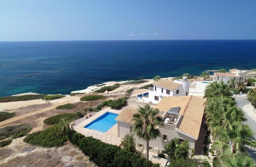 Sea Caves Villa | Seafront 5 Bedroom Villa Paradise in Sea Caves