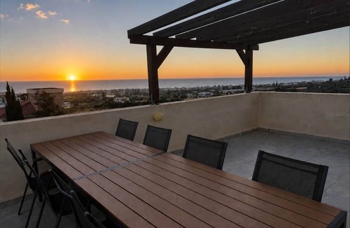 Tala House | Seaview Villa with Pool and Rooftop Terrace