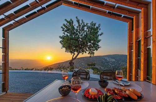 Peristerona House | Seaview Wooden Cabin with Jacuzzi