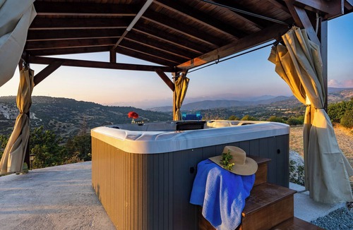 Peristerona Cabin | Seaview Wooden Cabin With Jacuzzi