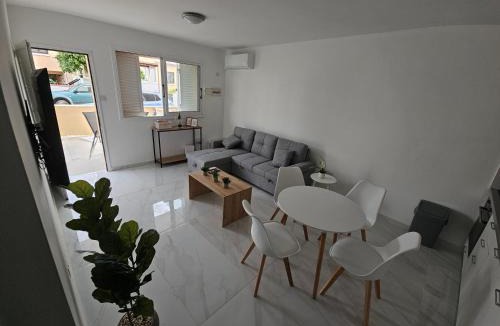 Paphos Apartment | Shiamis Modern House