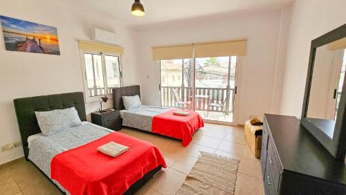 Larnaca City Centre Apartment | Sky Ward City Rooms, 150m from Chabad Lubavitch